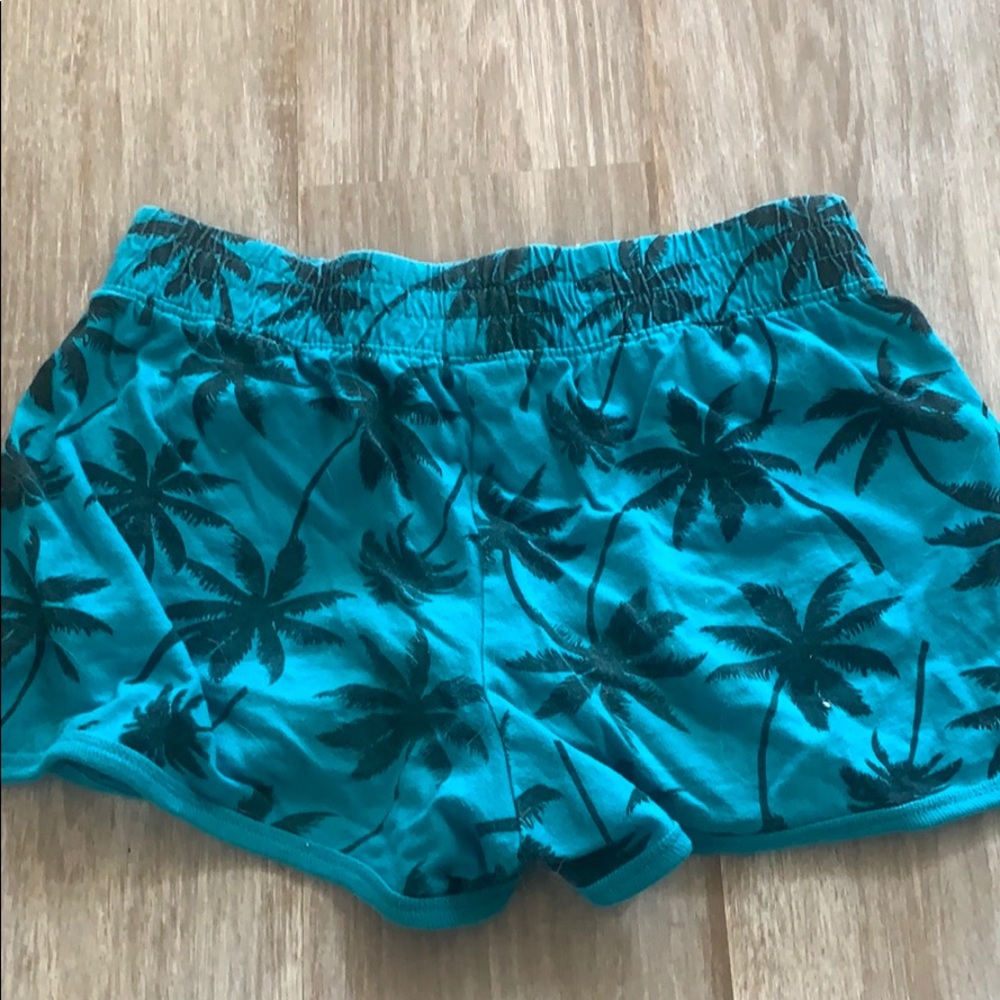Shorts - Picture 2 of 3